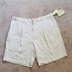 Tommy Bahamas Mens size 40 shorts cream color